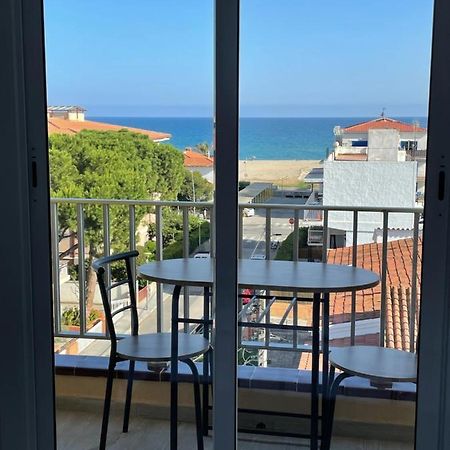 Acogedor estudio en la playa, con vistas al mar, y piscina comunitaria Sant Salvador Exterior foto