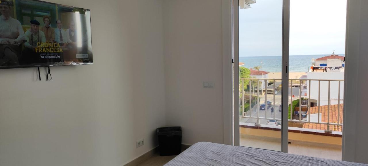 Acogedor estudio en la playa, con vistas al mar, y piscina comunitaria Sant Salvador Exterior foto